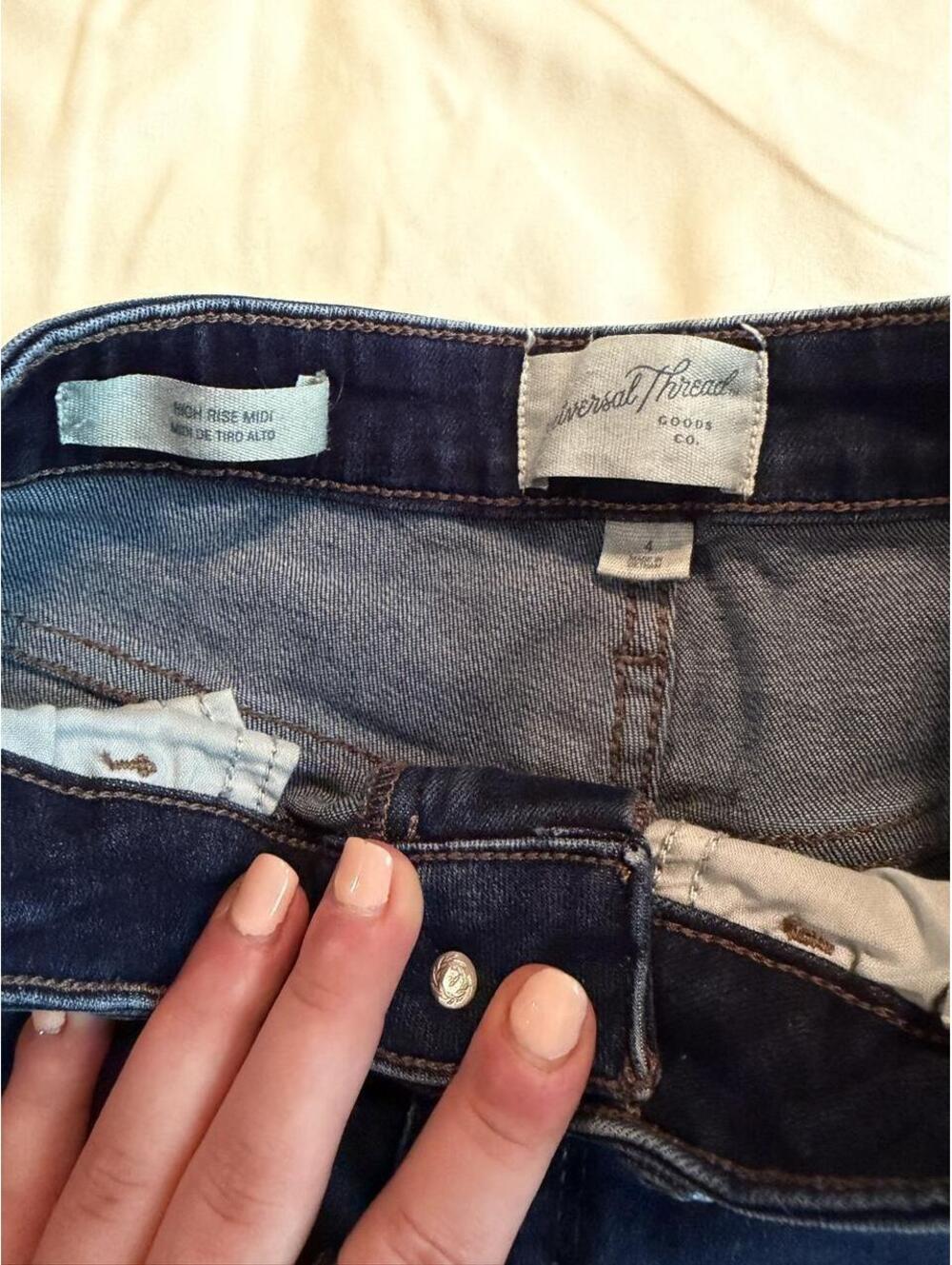 Universal Thread High Rise Distressed Denim Shorts โ Size 4 - Picture 3 of 5